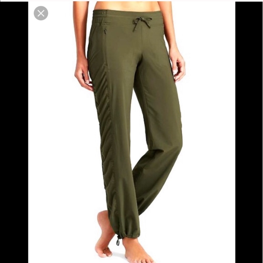 Athleta la Viva Capri Joggers Olive Green-12